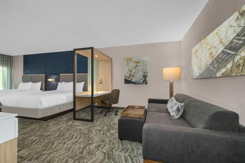Una cama o camas en una habitación de SpringHill Suites by Marriott Camden