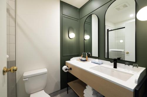 Ένα μπάνιο στο Auberge de la Montagne Coupée