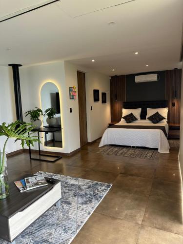 a bedroom with a large bed and a table at BALCÓN DE SANTA MARÍA 1 uno in Dosquebradas