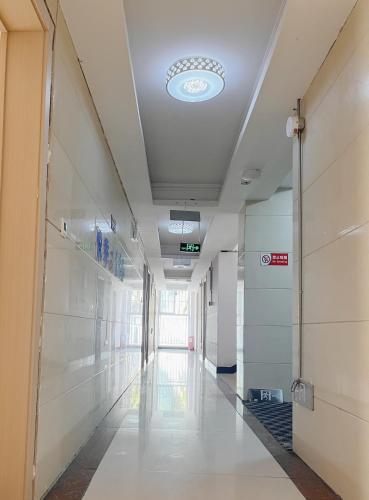 an empty hallway in an office building with a ceiling at MAXHILL inn悦季时光酒店 in Jinghong