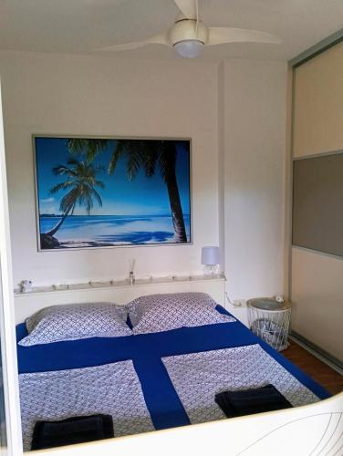 Ένα ή περισσότερα κρεβάτια σε δωμάτιο στο Peaceful Villa 20 min from sea