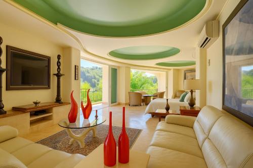 Ruang duduk di South Shore Villa Armonia Luxury Boutique