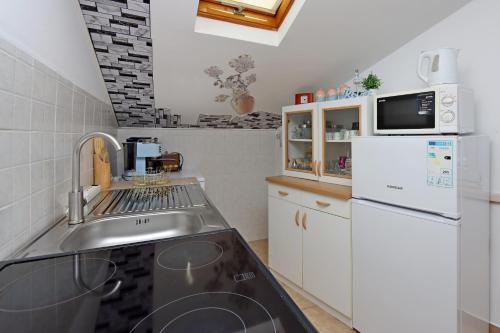 Apartments by the sea Kampor, Rab - 24630