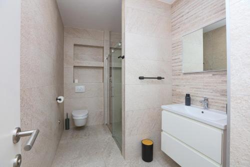 Apartments with parking space Brodarica - Sibenik - 24706