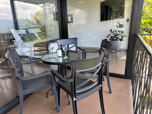 a dining room with a table and chairs on a balcony at BALCÓN DE SANTA MARÍA 2 in Dosquebradas