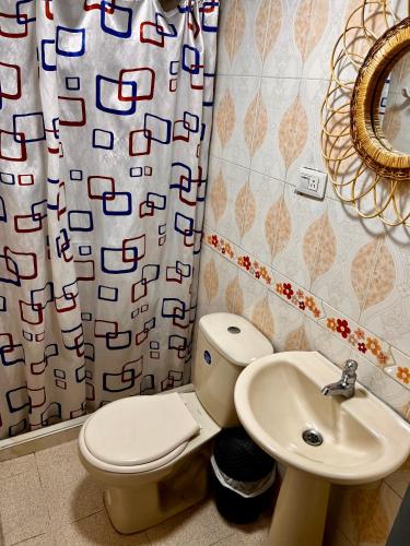 Koupelna v ubytování Hotel El Progreso - Económico, Central y Familiar en Armenia