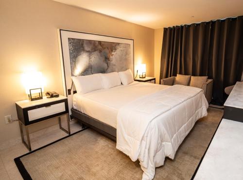 Postel nebo postele na pokoji v ubytování Nova Hotel Bronx