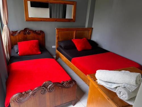 Postel nebo postele na pokoji v ubytování Hotel El Progreso - Económico, Central y Familiar en Armenia