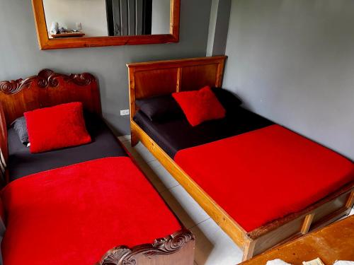 Postel nebo postele na pokoji v ubytování Hotel El Progreso - Económico, Central y Familiar en Armenia