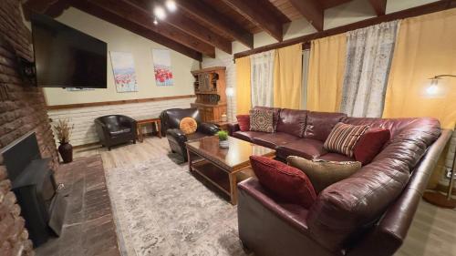 Χώρος καθιστικού στο 5BR Home Close to Stateline, Beaches & Shopping