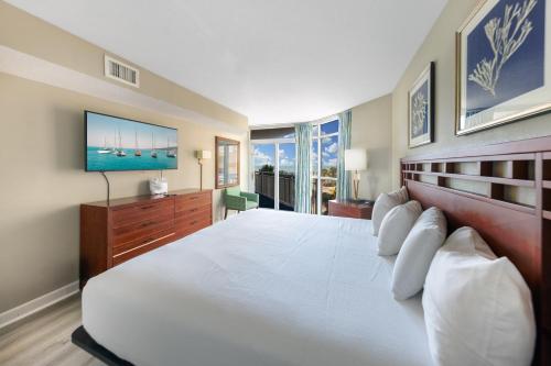 Voodi või voodid majutusasutuse Dunes Village Resort Year Long Water Parks 3 Bed 2 Bath Ocean View Condo toas