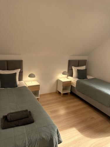 Katil atau katil-katil dalam bilik di Apartamenty Literówka