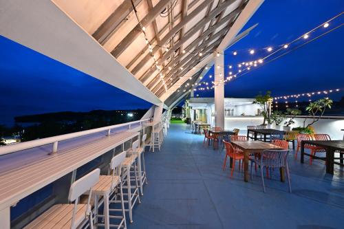 an outdoor patio with tables and chairs at night at In Young Hotel in Kaohsiung