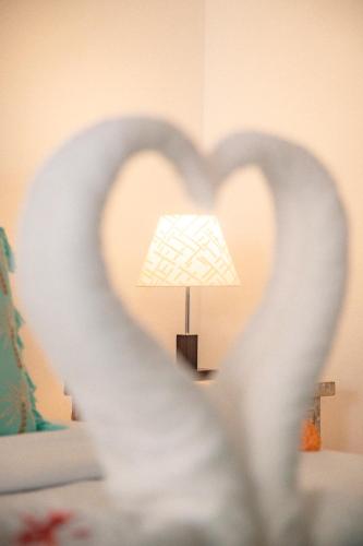 a lamp in the shape of a heart at Villa Tahid in Gili Air