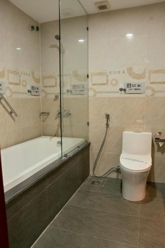 Un baño de Khách Sạn Rex An Nhơn