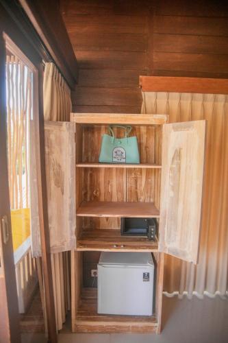 a small kitchen in a tiny house with a microwave at Villa Tahid in Gili Air