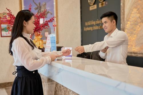 Clientes alojados en Khách Sạn Rex An Nhơn