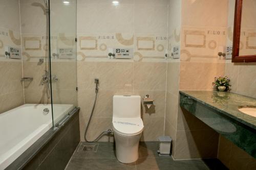 Un baño de Khách Sạn Rex An Nhơn