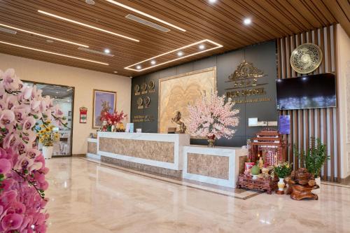 El vestíbulo o zona de recepción de Khách Sạn Rex An Nhơn