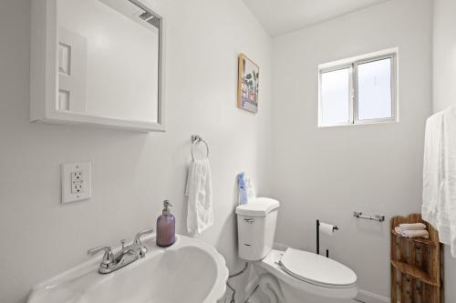 Gambar di galeri bagi Dazzling 4BR Near Amazon Studios Venice Beach di Los Angeles