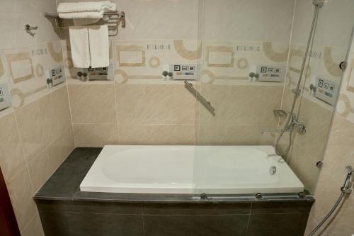 Un baño de Khách Sạn Rex An Nhơn