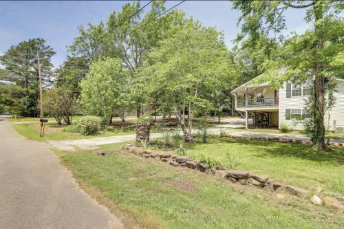 a home with a driveway leading to a house at Oak St in Mountain View