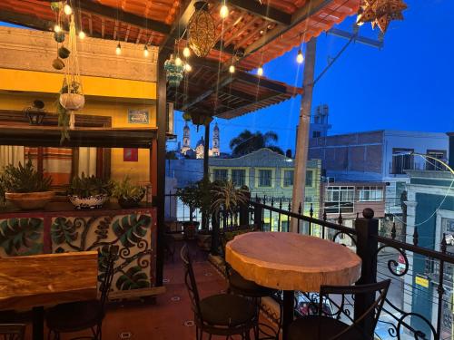 a patio with a table and chairs on a balcony at Hotel Boutique La Casa de María Joyita in Aguascalientes