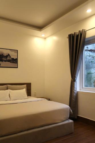 Ένα ή περισσότερα κρεβάτια σε δωμάτιο στο Camellia Villa Đà Lạt