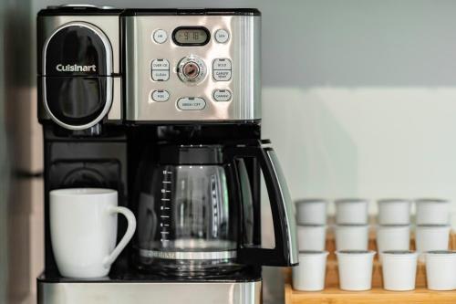 Luxe Scandinavian Chaletにあるコーヒーまたはお茶
