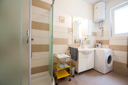 A bathroom at Vera Apartment with Seaview