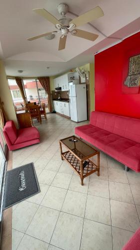 a living room with a red couch and a table at Apartamento en Atacames con vista al mar in Atacames