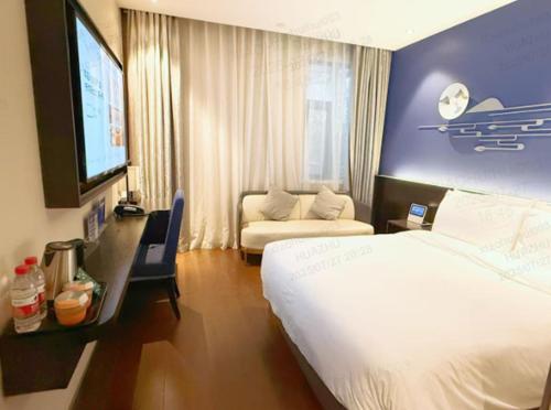 Postel nebo postele na pokoji v ubytování Orange Hotel Beijing Qianmen Street
