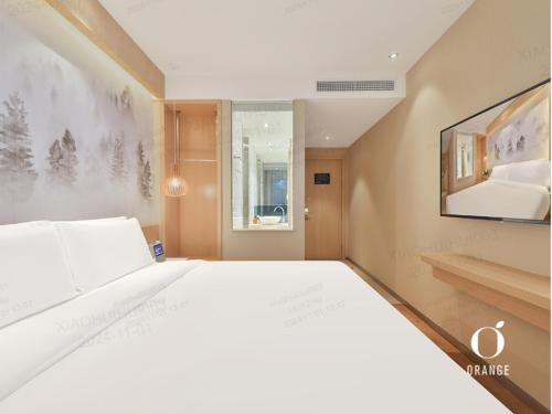 Postel nebo postele na pokoji v ubytování Orange Hotel Beijing Qianmen Street