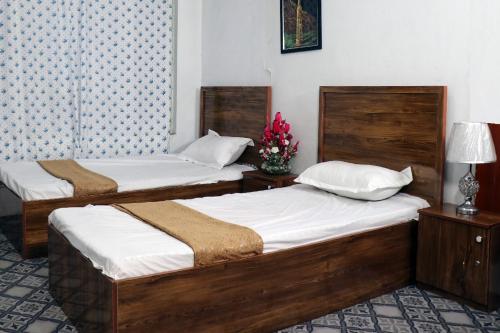 two twin beds in a room with at Kabul Abdal Guest House in Deh Sabz