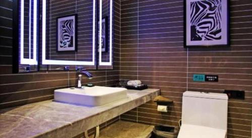 a bathroom with a sink and a toilet at Xana Hotelle·Tianshui Shangyi Plaza in Tianshui