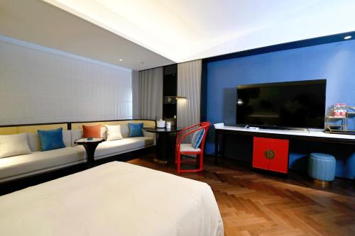 Una cama o camas en una habitación de 太原中环禧悦酒店