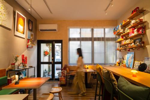 Restoran atau tempat lain untuk makan di 暖南小安民宿The Warm Tain-An Hostel-台南火車站-新樓醫院-背包客房-可包層-可包房-可包棟-獨旅友善民宿