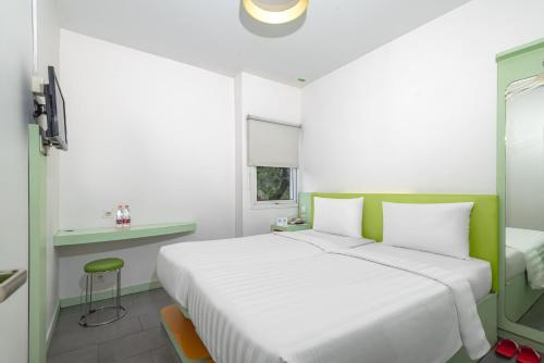 Postel nebo postele na pokoji v ubytování Swift Inn Aeropolis Airport