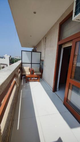 Balkoni atau teres di Hometown Stays