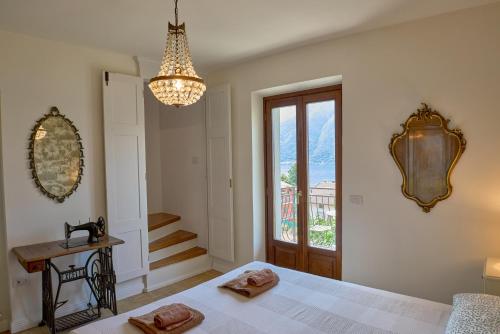 Postel nebo postele na pokoji v ubytování Persimmon Lake Como Lodge