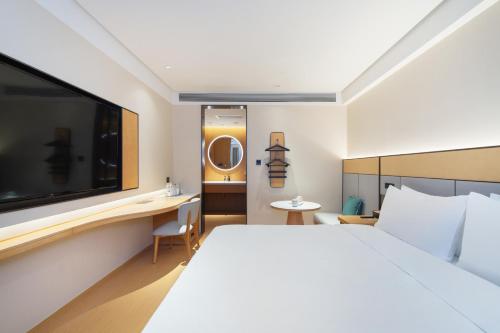 Postel nebo postele na pokoji v ubytování JI Hotel Beijing Yizhuang Rongchang West Street