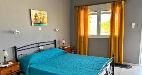 Кровать или кровати в номере Rachi Apartments