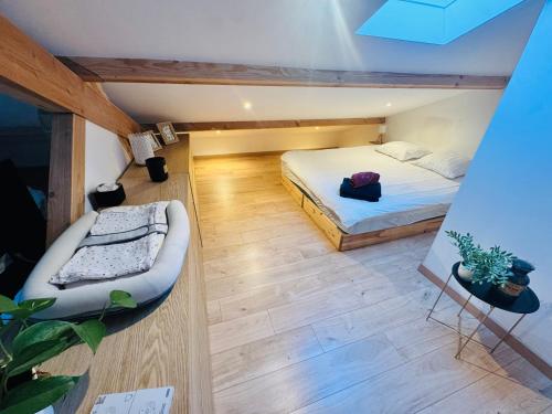 a small room with two beds and a couch at Cozy apartment in Neuville-les-Dames