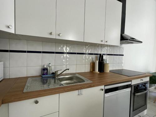 Central 2-bedroom flat with air conditioning Old Port - Opera photo 17