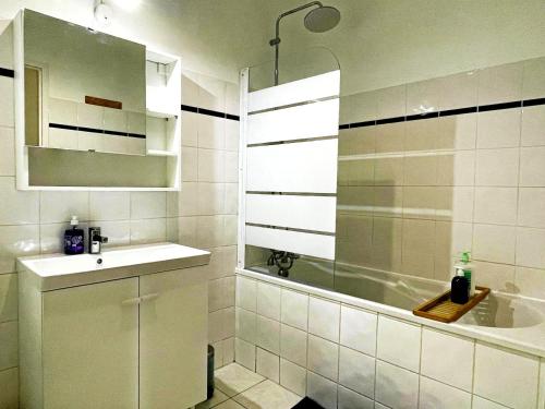 Central 2-bedroom flat with air conditioning Old Port - Opera photo 9