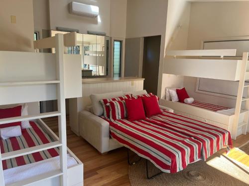 Postel nebo postele na pokoji v ubytování Coral Crest 1770