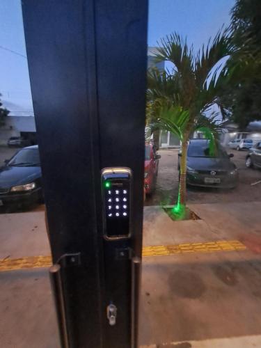 a parking meter with a green light in a parking lot at Apartamento por temporada no centro de Macapá - mobiliado in Macapá