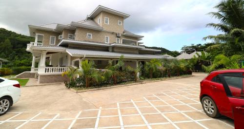 Bangunan di mana terletaknya rumah tamu ini