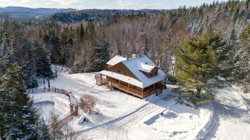 an aerial view of a house in the snow at Domaine Bonheura - Spa & Swimming Pool in Val-David