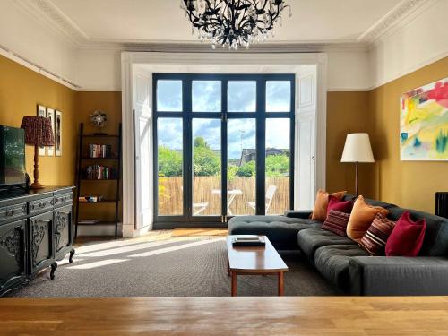 Posezení v ubytování The Georgian Manor Apartment - Central Frome